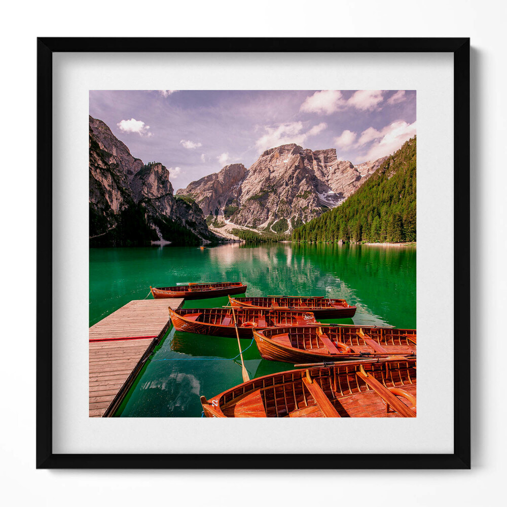 Keretezett falikép Tó hegyek csónakok