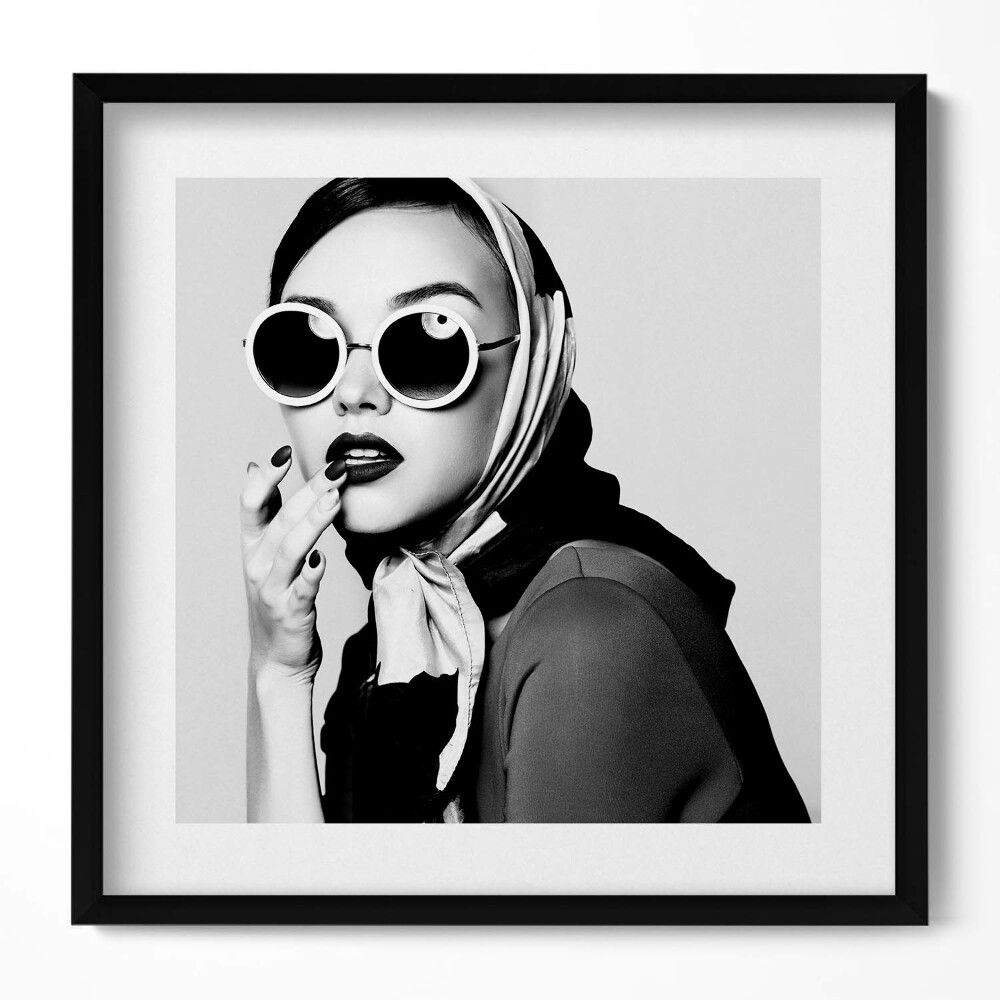 Keretezett falikép Stílusos nő napszemüvegben