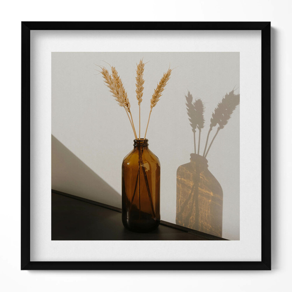 Keretezett falikép Barna üveg vázában búzavirágok
