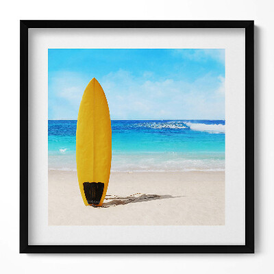 Keretezett falikép Sárga szörfdeszka a tengerparton