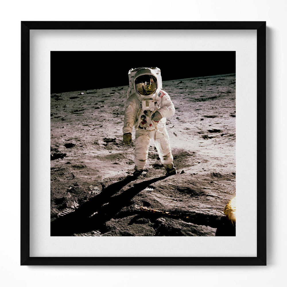 Keretezett falikép Űrhajós a Hold felszínén