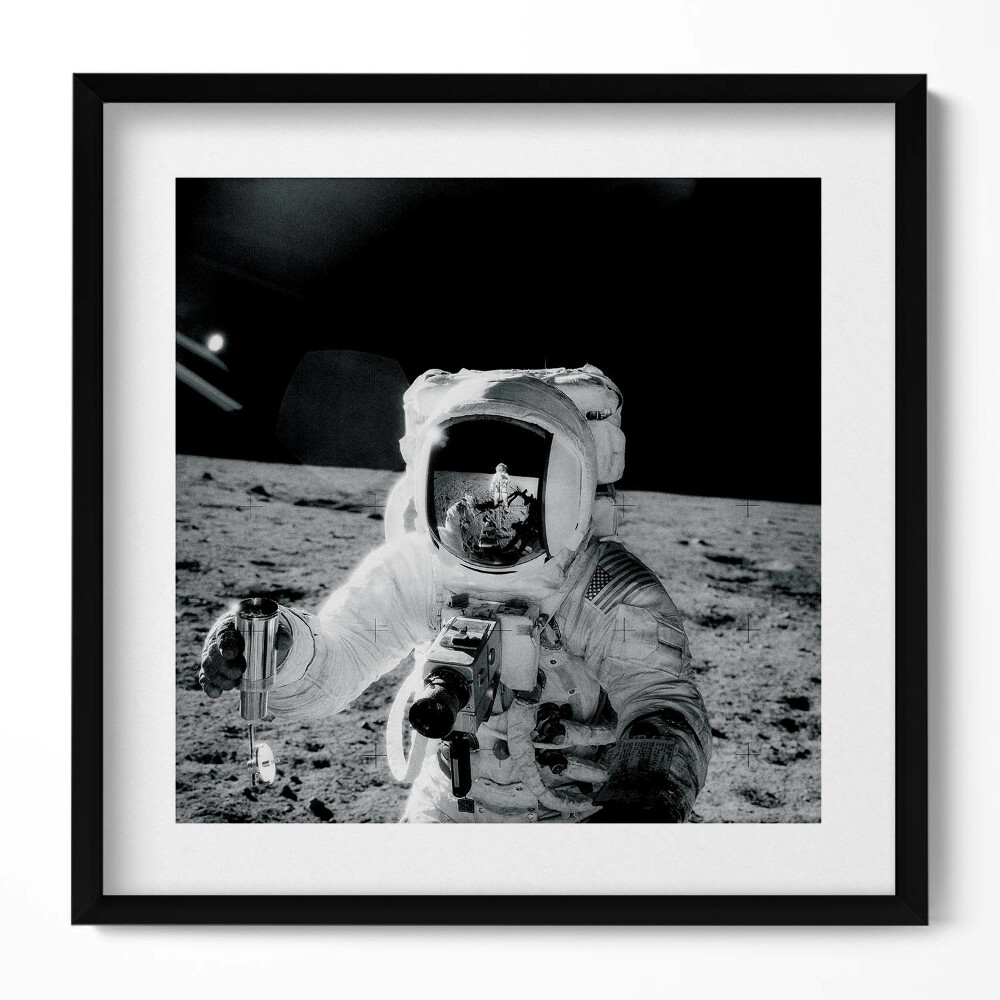 Keretezett falikép Űrhajós a Holdon
