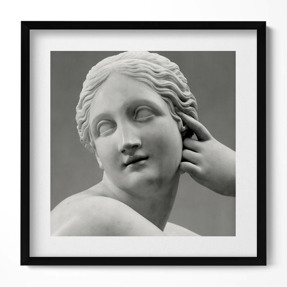 Keretezett falikép Büszke női alak szoborral