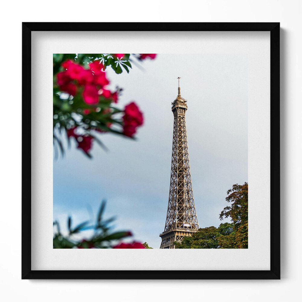 Keretezett falikép Eiffel-torony virágos háttérrel