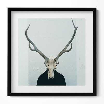 Keretezett falikép A koponya és szarvak kontrasztja