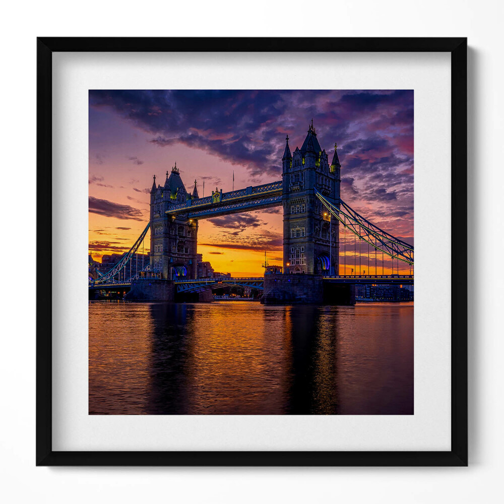 Keretezett falikép Tower Bridge naplementében