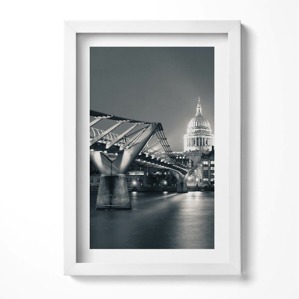 Keretezett kép Híd és dóm éjszakai fényben