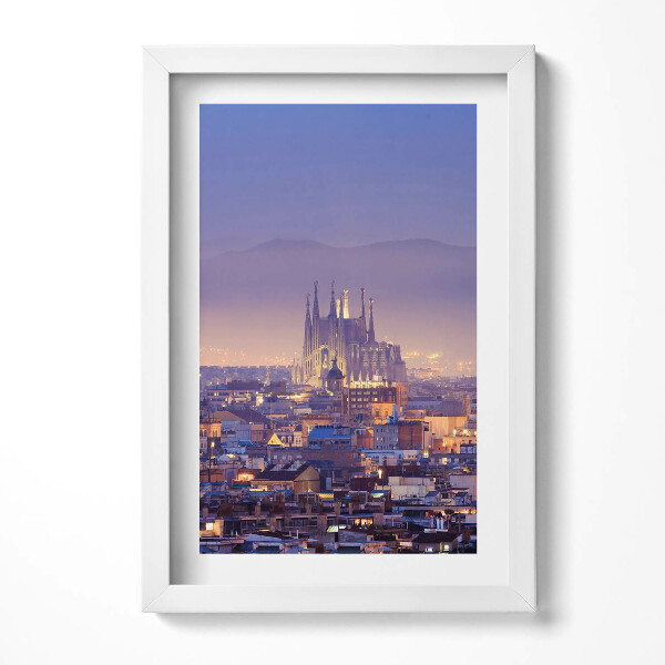 Keretezett kép Szent Család-templom városi látképe