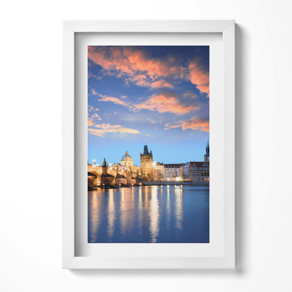 Keretezett kép Városkép vízparton naplementében