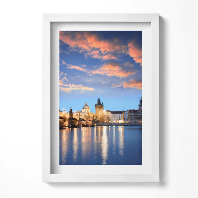 Keretezett kép Városkép vízparton naplementében