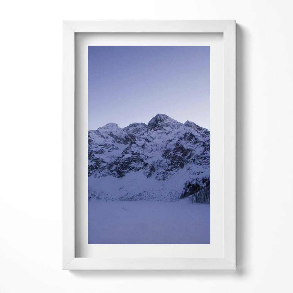 Keretezett kép Havas hegycsúcsok és kék ég