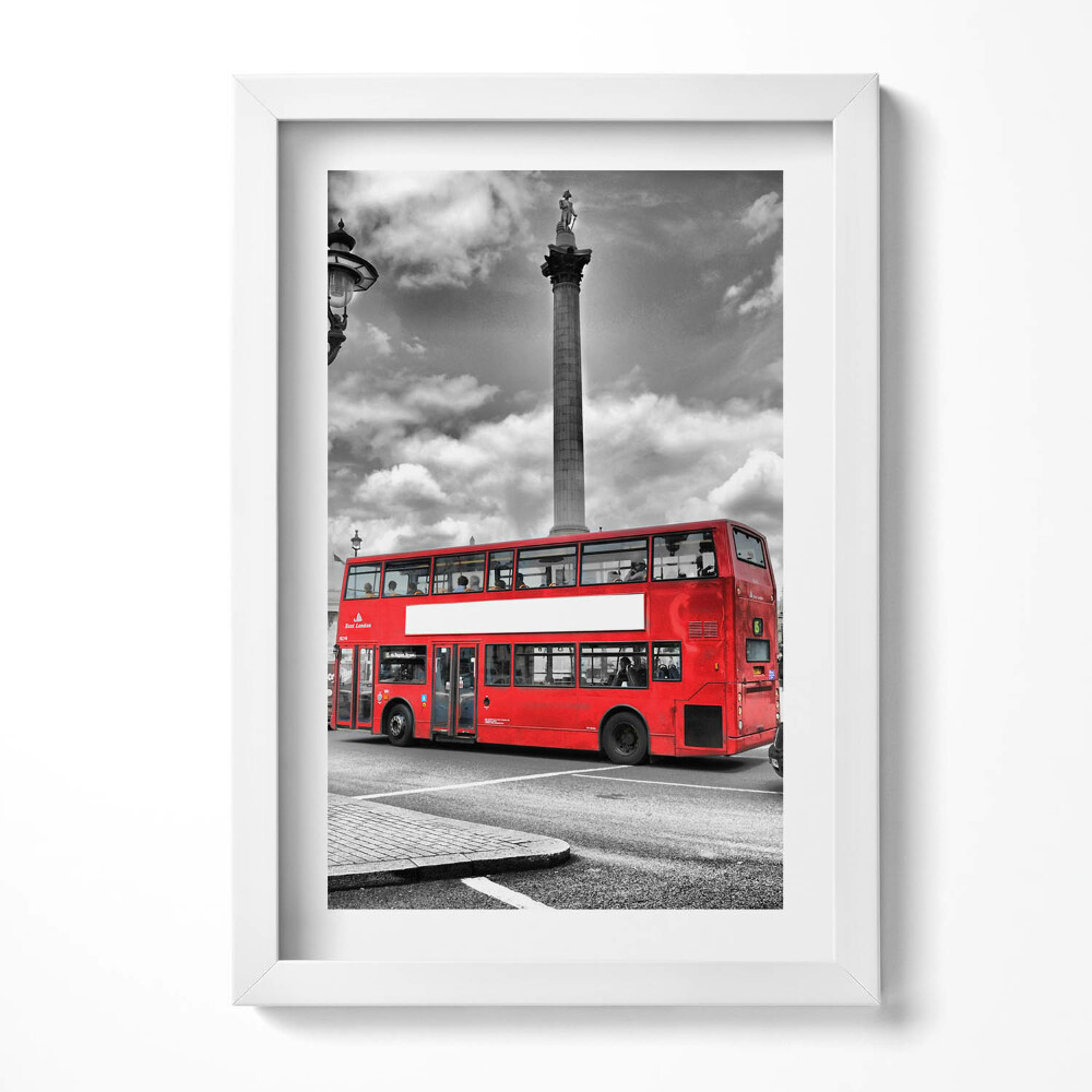 Keretezett kép Piros emeletes busz szürke háttér