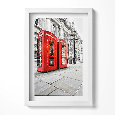 Keretezett kép Piros telefonfülkék városi környezetben