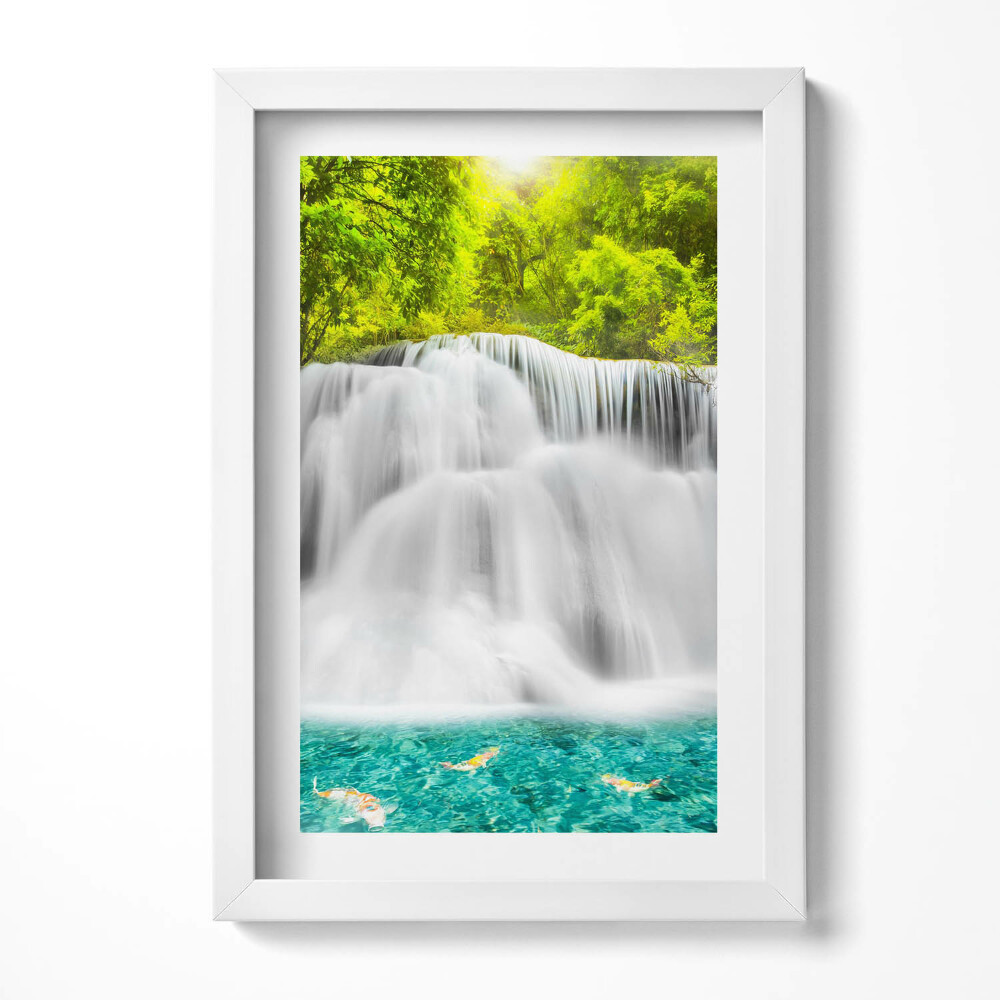 Keretezett kép Zöldellő vízesés tükörsima víz