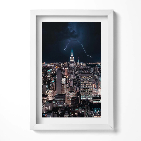 Keretezett kép New York éjszakai látképe villámokkal