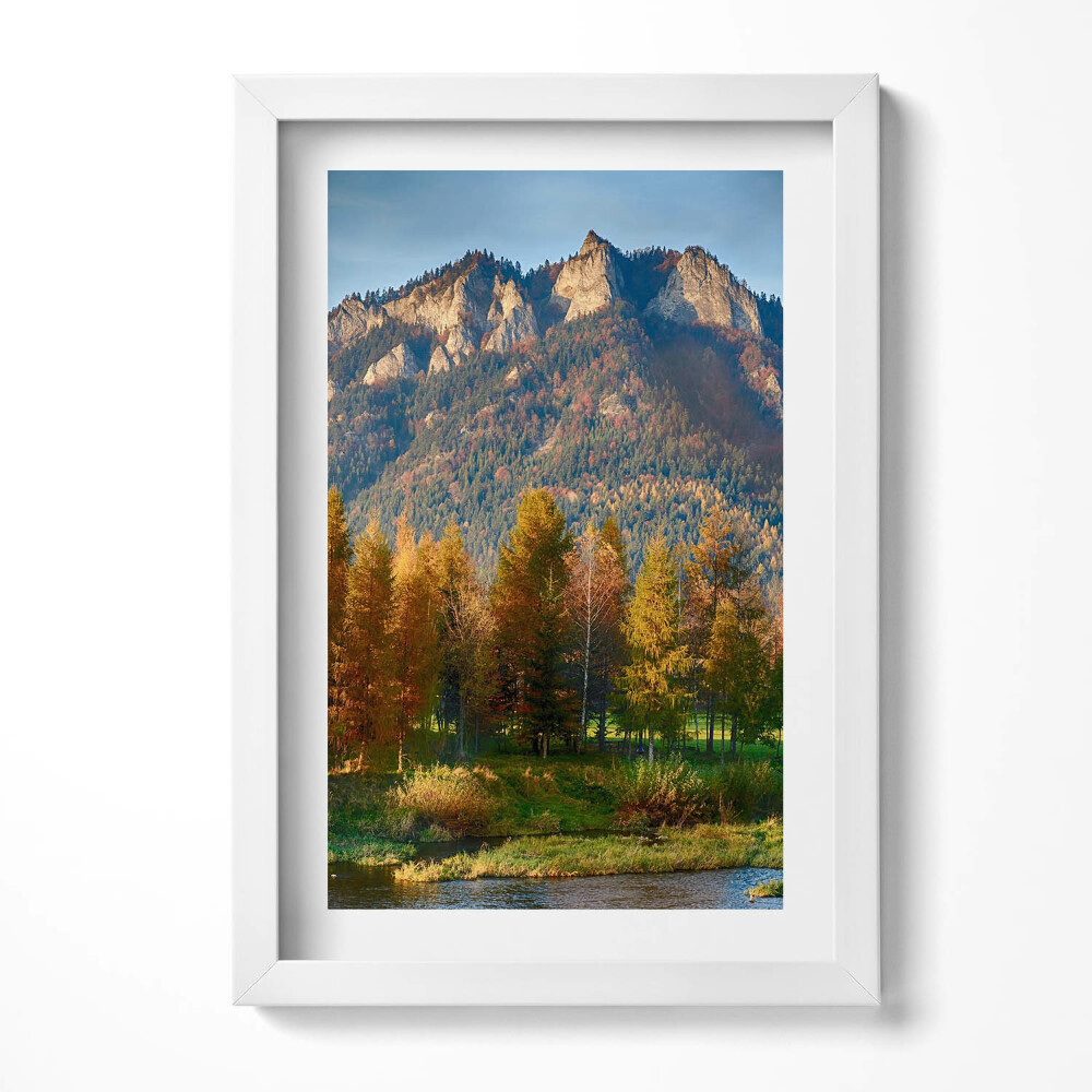 Keretezett kép Hegyek és őszi fák