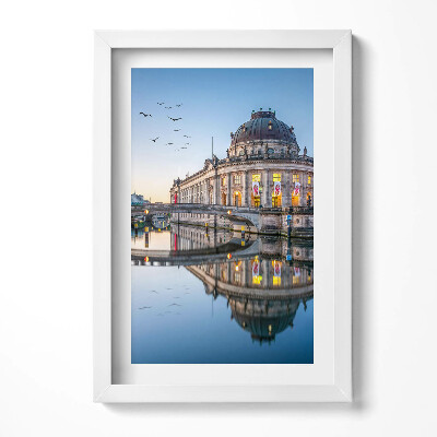 Keretezett kép Tükörkép egy épületről