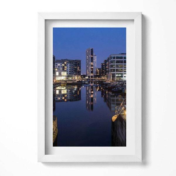 Keretezett kép Városi táj víz tükröződése