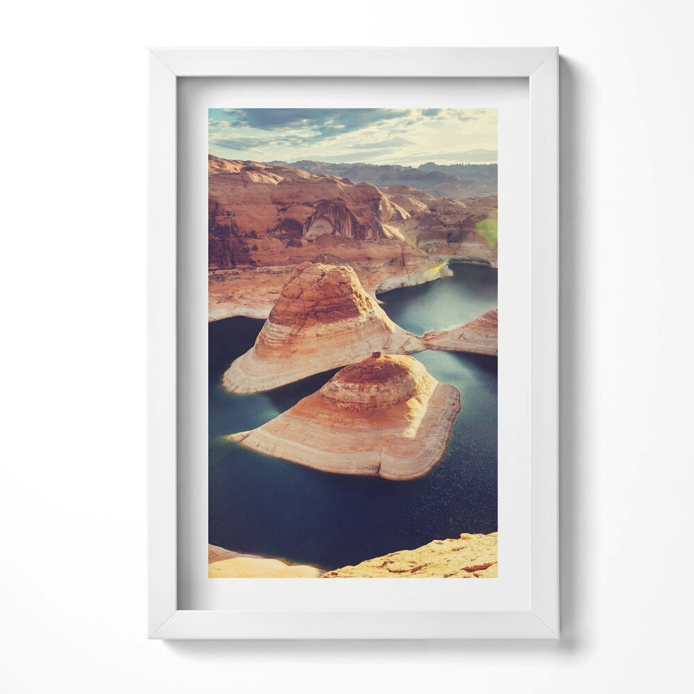 Keretezett kép Sziklás táj vízparttal