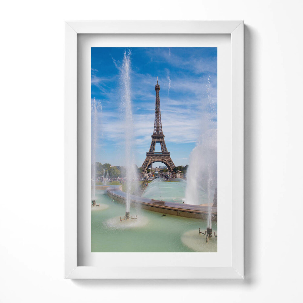 Keretezett kép Eiffel-torony vízesésekkel