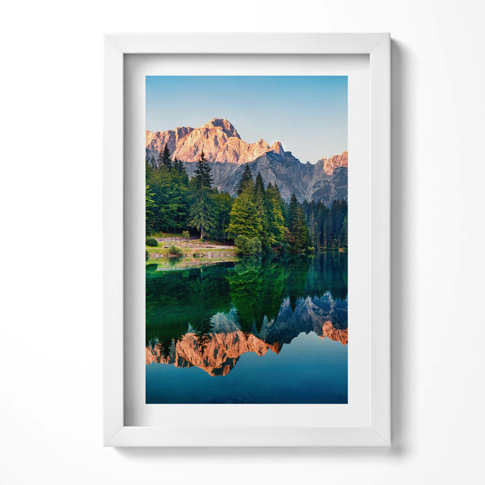 Keretezett kép Hegyek és tükörkép a vízben