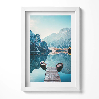 Keretezett kép Tó hegyek csónakok híd