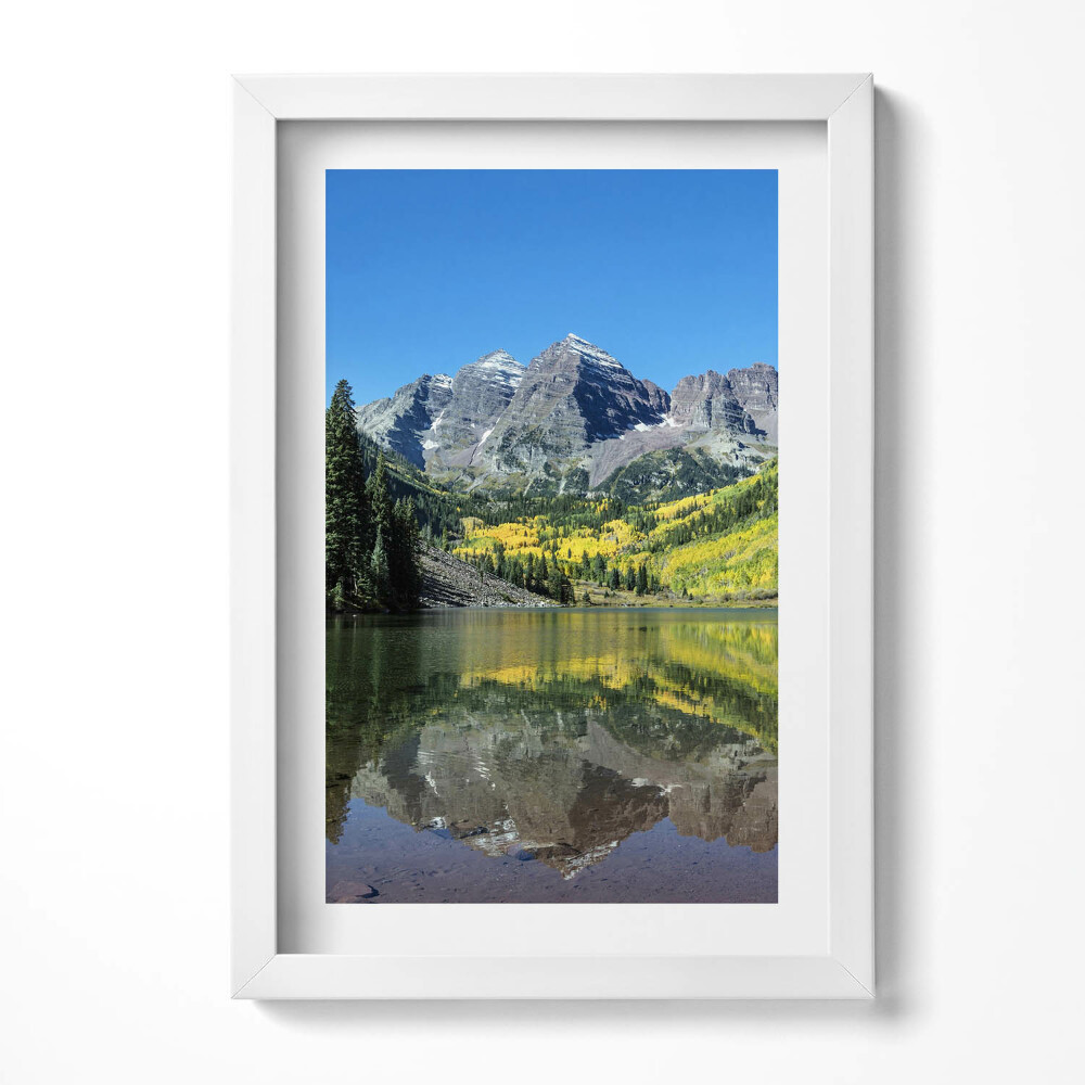 Keretezett kép Hegyek és tükörképe a vízben