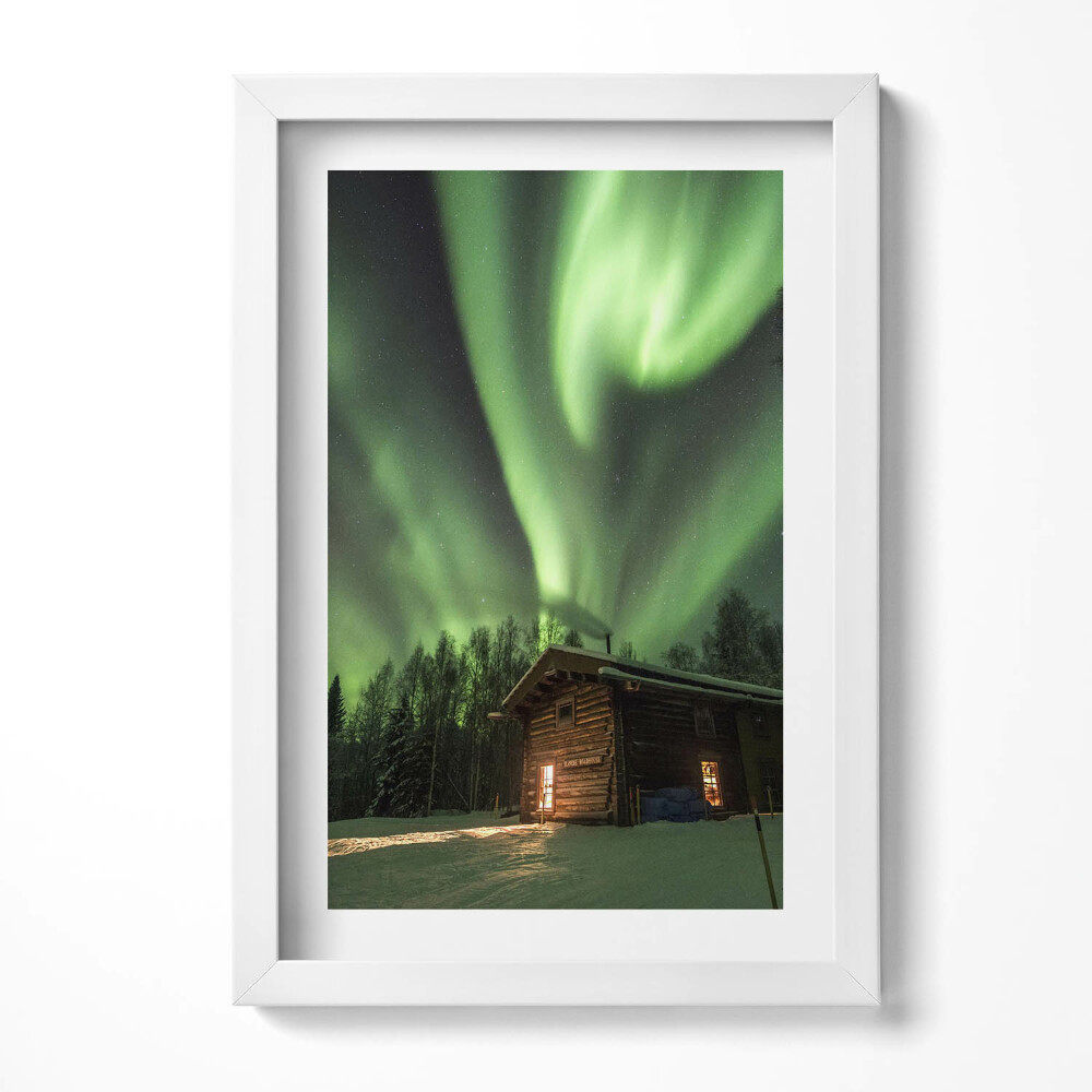 Keretezett kép Északi fény egy faház felett
