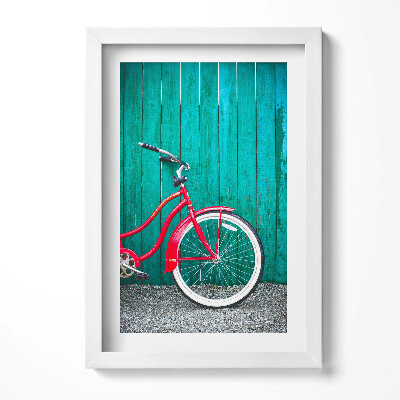 Keretezett kép Piros kerékpár zöld háttér előtt