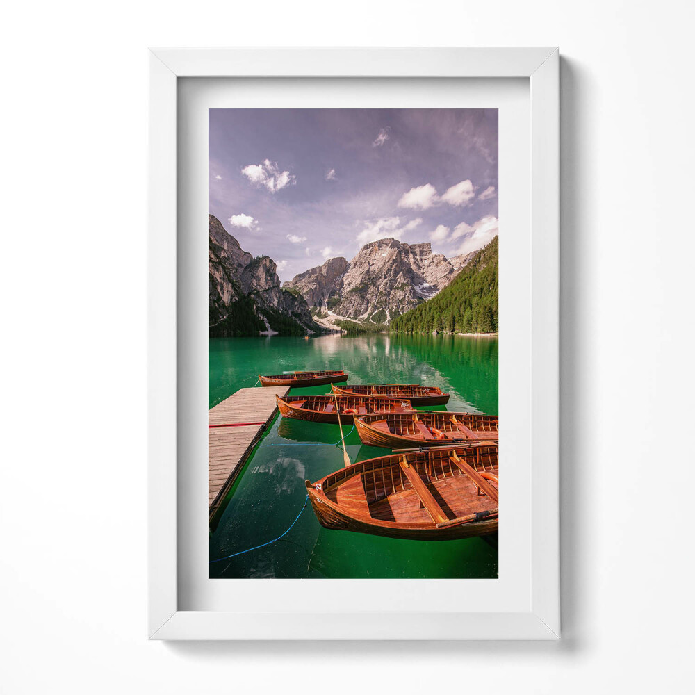 Keretezett kép Tó hegyek csónakok