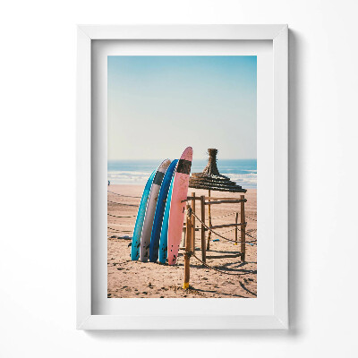 Keretezett kép Tengerparti szörfdeszkák és napernyő