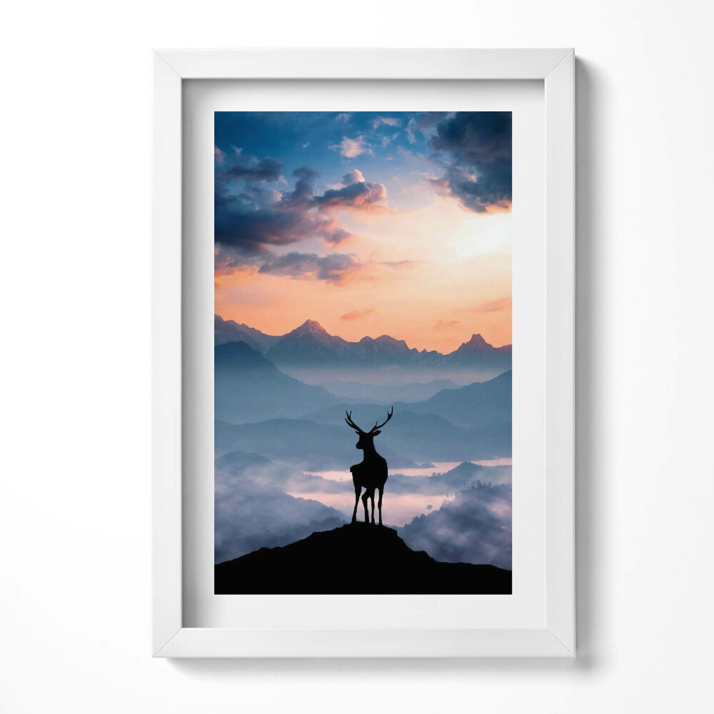 Keretezett kép Szarvas a hegyekben naplementében