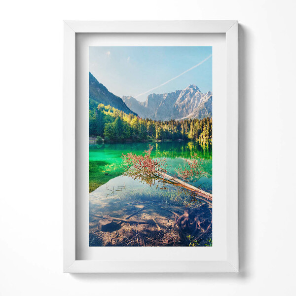 Keretezett kép Hegyek és zöld tó