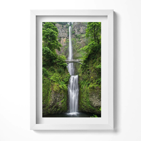 Keretezett kép Zöld dombok vízesés híd