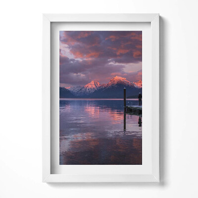 Keretezett kép Tóparti hegyek naplementében