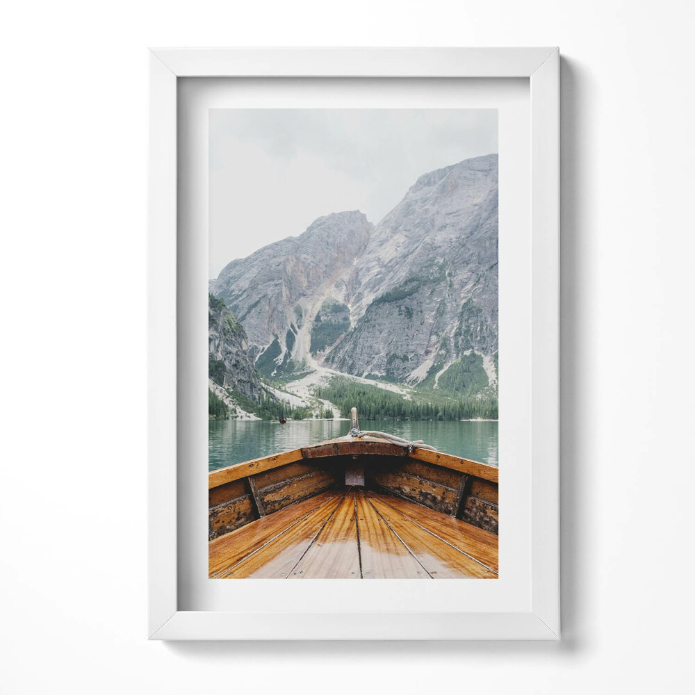 Keretezett kép Hegyek és tó látképe