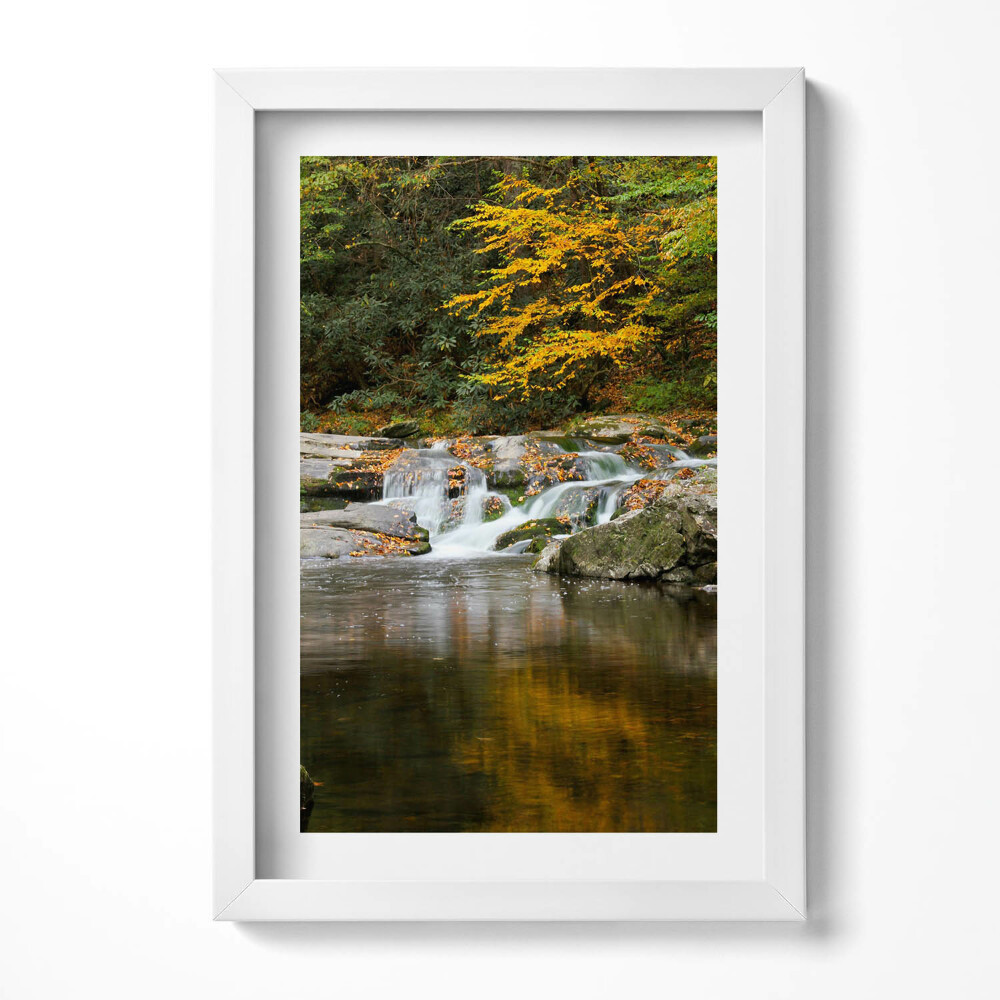 Keretezett kép Őszi táj vízesés tükröződés
