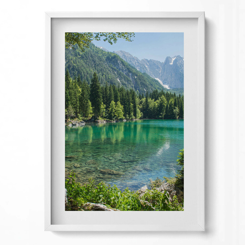 Függőleges kép keretben Tiszta tó hegyek erdő