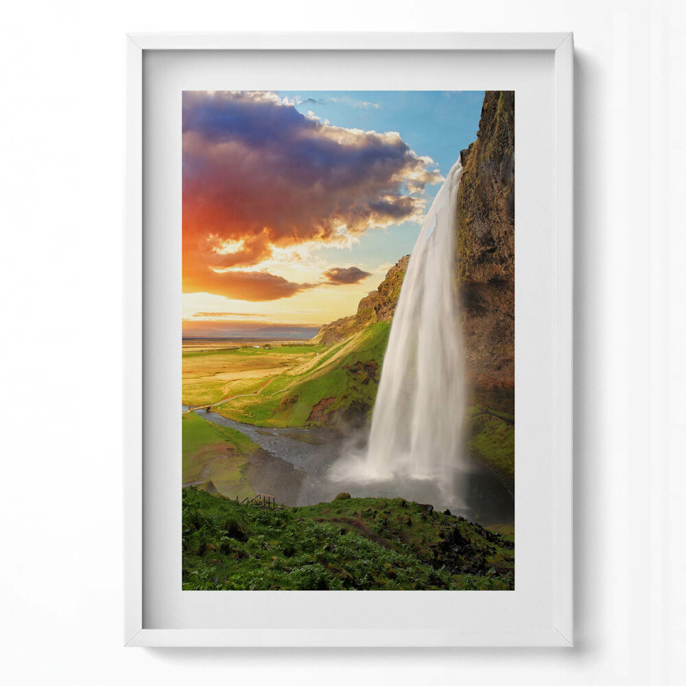 Függőleges kép keretben Vízesés naplementében