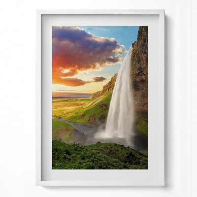 Függőleges kép keretben Vízesés naplementében