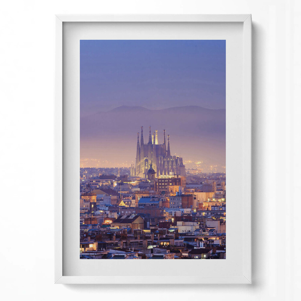 Függőleges kép keretben Szent Család-templom városi látképe