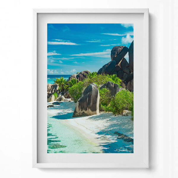 Függőleges kép keretben Trópusi tengerpart sziklák és növényzet