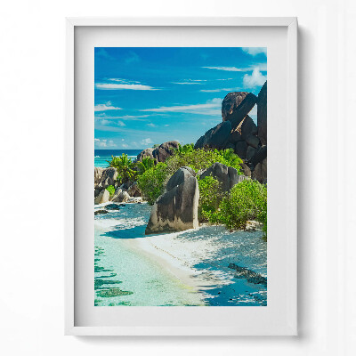 Függőleges kép keretben Trópusi tengerpart sziklák és növényzet