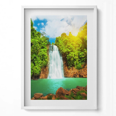 Függőleges kép keretben Vízfallal körülvett zöld táj