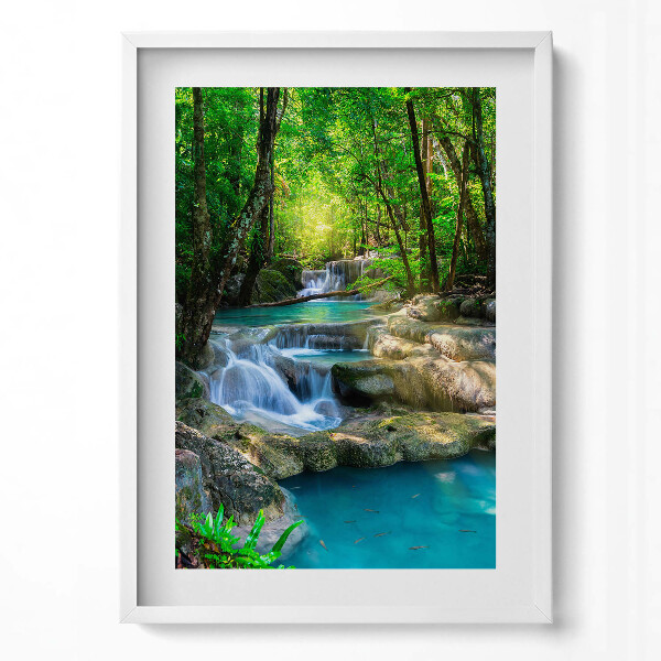 Függőleges kép keretben Zöld erdő vízesés nyugodt tó