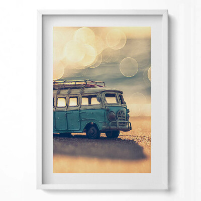 Függőleges kép keretben Retro kisbusz tengerparti háttérrel