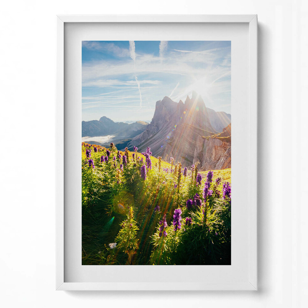 Függőleges kép keretben Hegyek és virágos rét