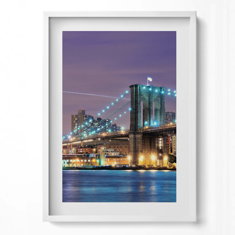 Függőleges kép keretben Brooklyni híd éjszakai fényekben