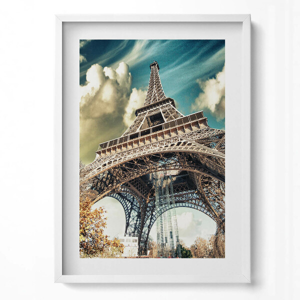 Függőleges kép keretben Eiffel-torony alulnézetből
