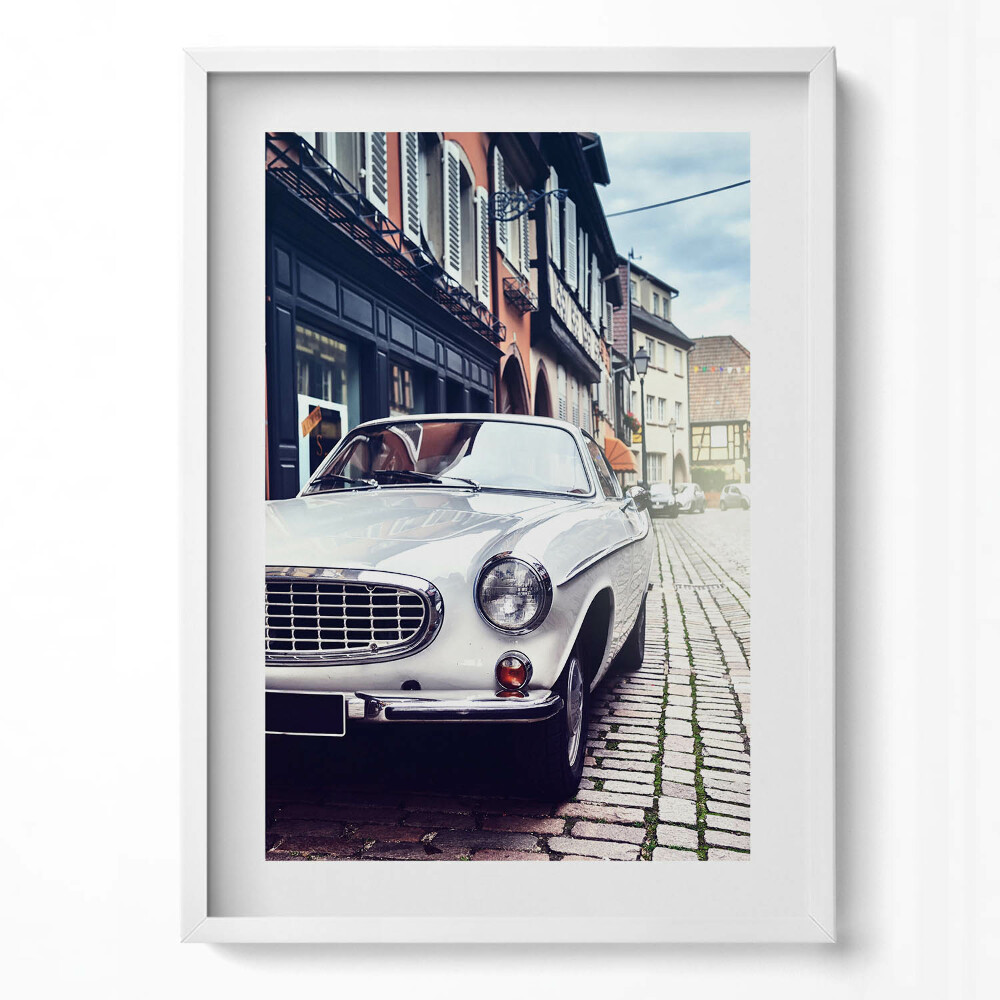 Függőleges kép keretben Fehér klasszikus autó városi utca